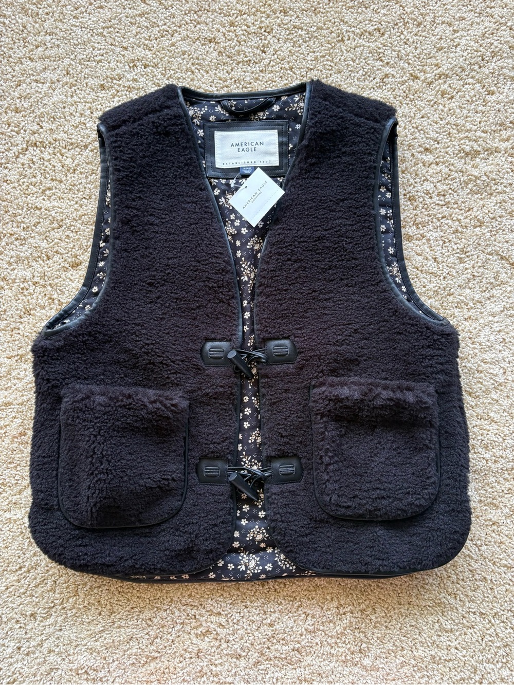 American Eagle Outfitters Black Sherpa Vest Size Medium